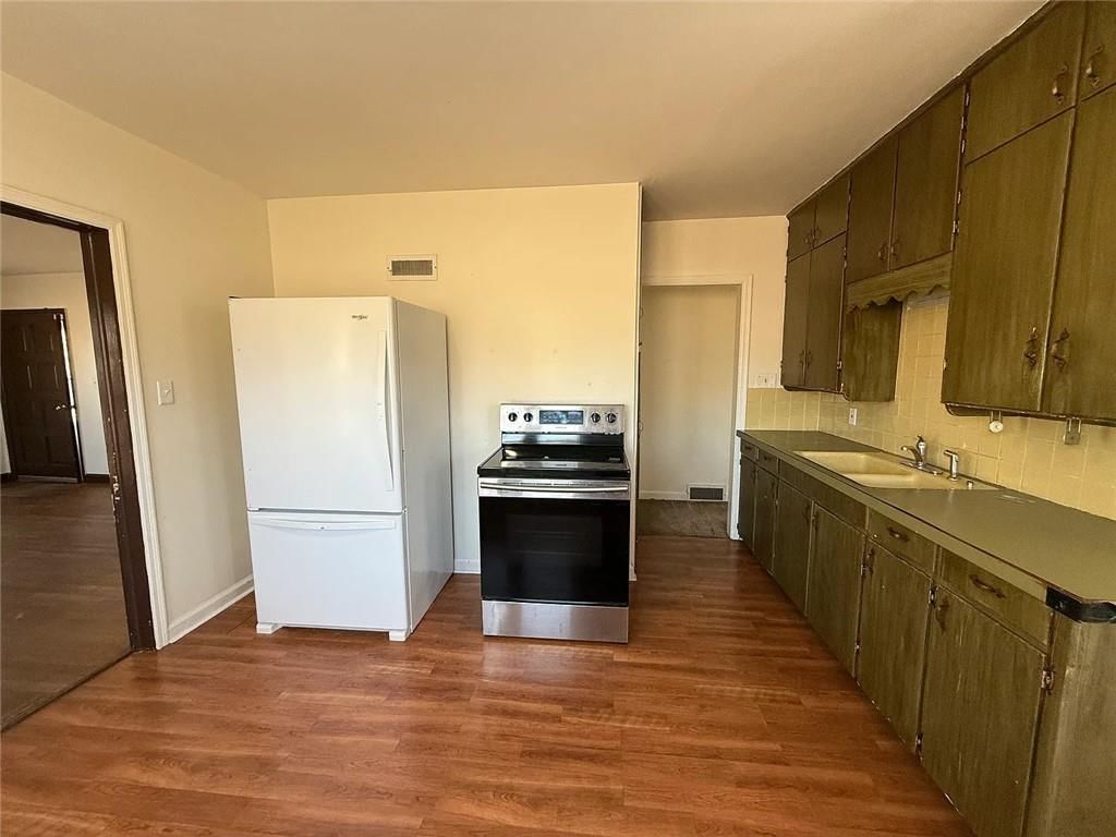 231 W 4th Street — photo 9