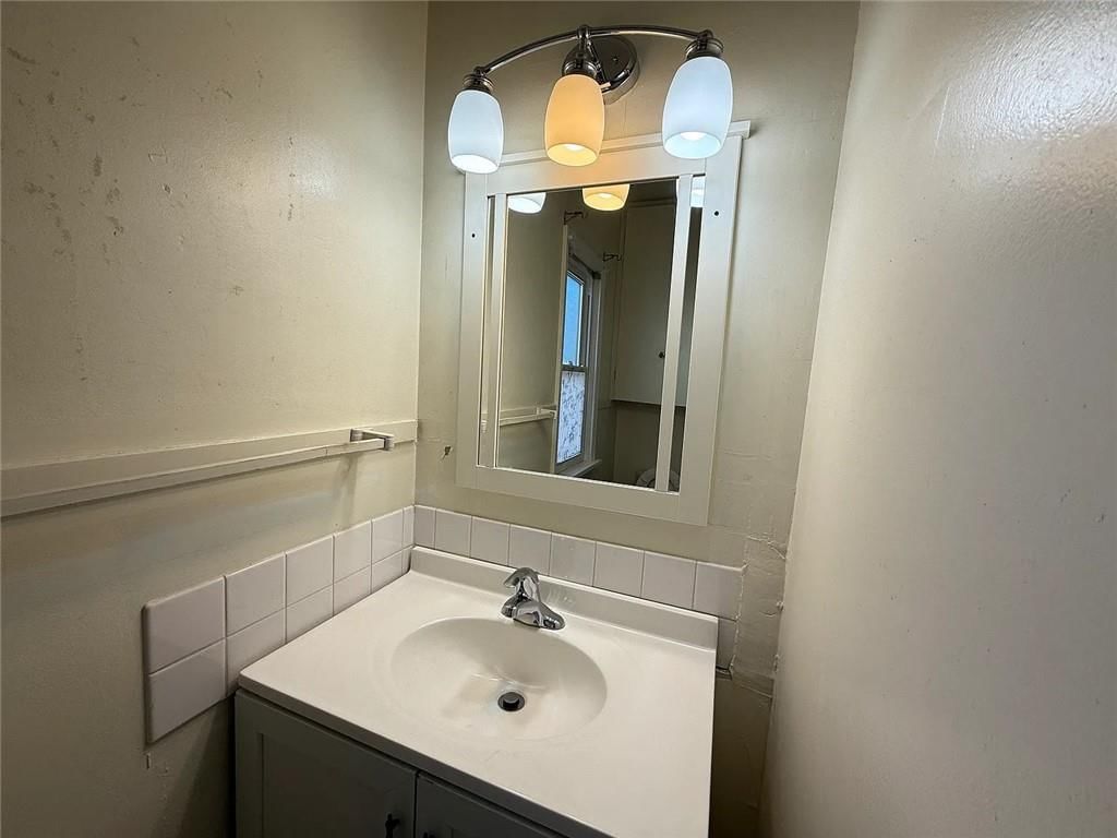 231 W 4th Street — photo 11