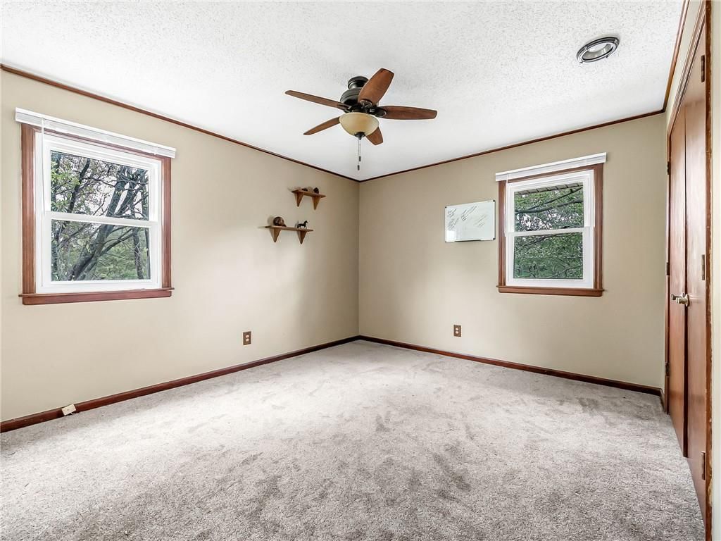 Photo 15 of 20 - 6732 NW Hidden Valley Road, Parkville, MO 64152