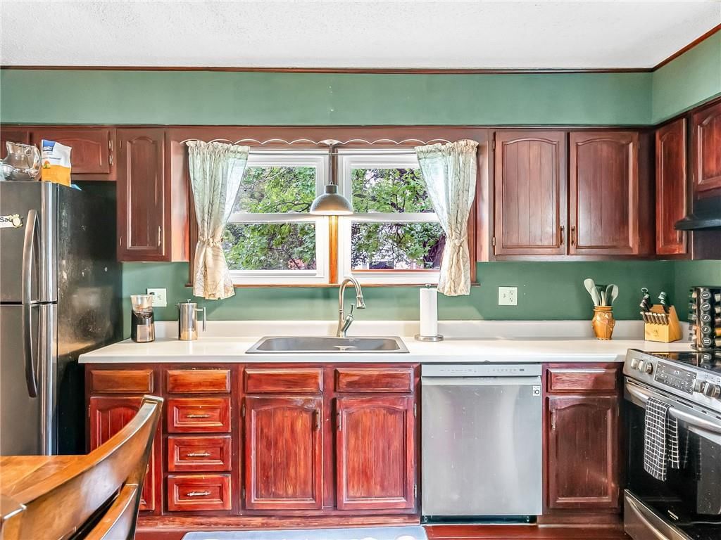 Photo 5 of 20 - 6732 NW Hidden Valley Road, Parkville, MO 64152