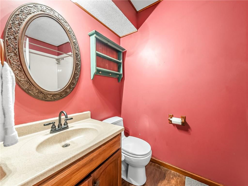 Photo 17 of 20 - 6732 NW Hidden Valley Road, Parkville, MO 64152