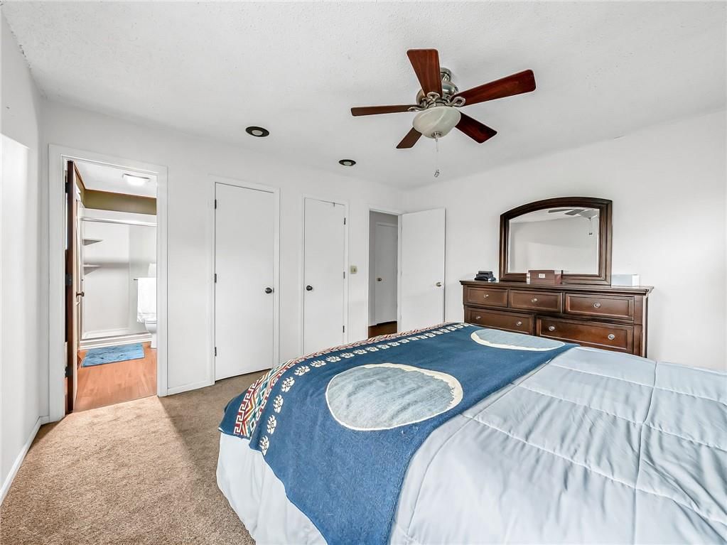 Photo 13 of 20 - 6732 NW Hidden Valley Road, Parkville, MO 64152