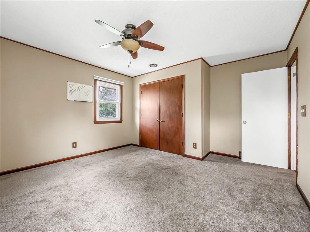 Photo 16 of 20 - 6732 NW Hidden Valley Road, Parkville, MO 64152