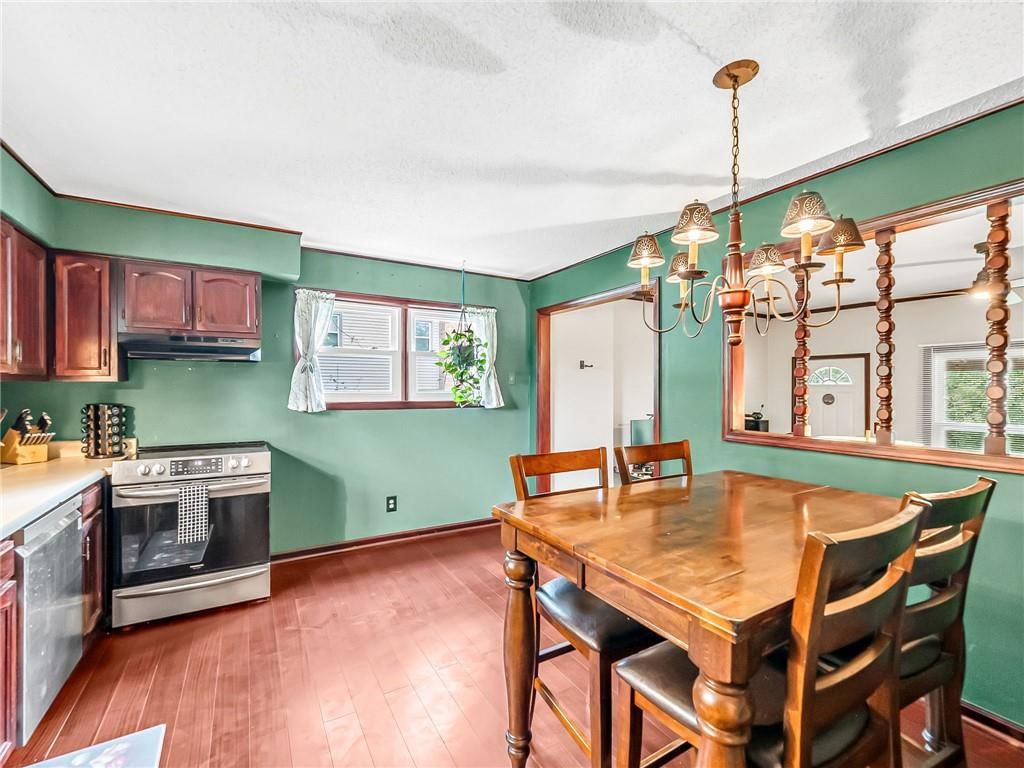 Photo 4 of 20 - 6732 NW Hidden Valley Road, Parkville, MO 64152