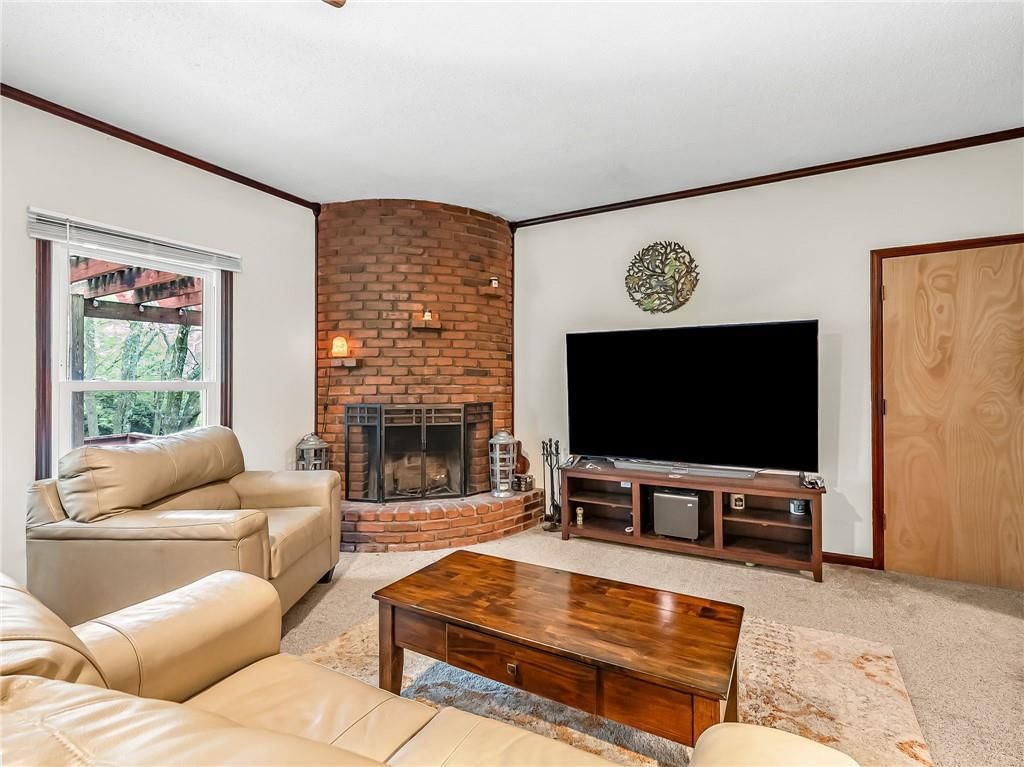 Photo 6 of 20, 6732 NW Hidden Valley Road, Parkville, MO 64152