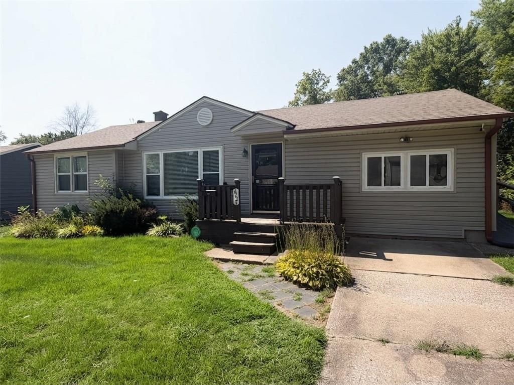 4720 S Crysler Drive, Independence, MO: listing photo 2