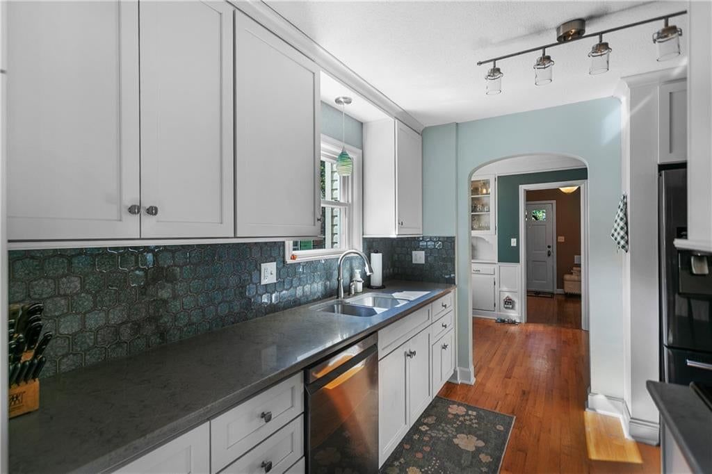 421 E 74th Terrace — photo 10