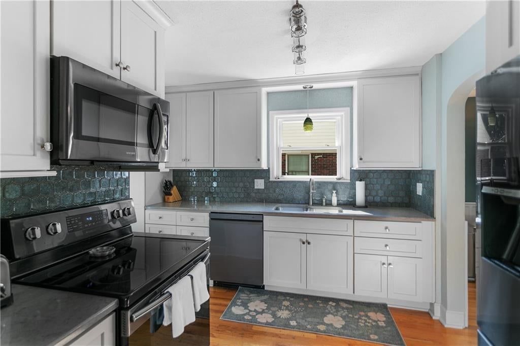 421 E 74th Terrace — photo 11
