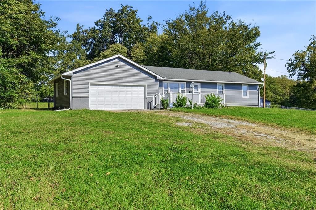 10004 E 38th Terrace, Kansas City, MO: listing photo 2