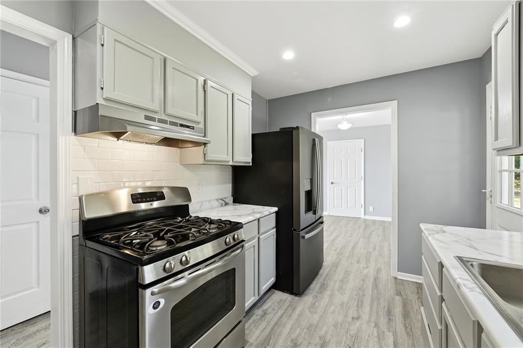 Photo 5 of 26 - 10004 E 38th Terrace, Kansas City, MO 64133