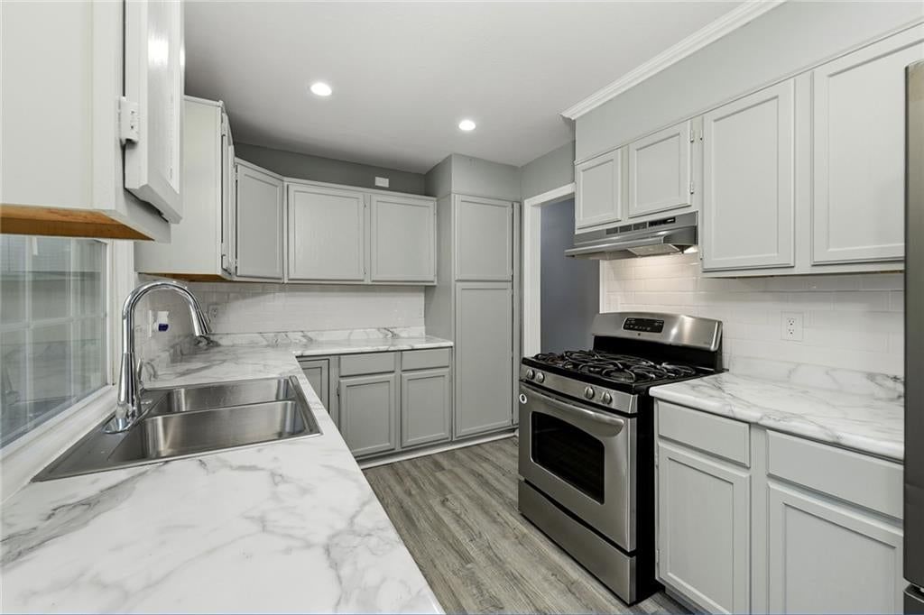 Photo 6 of 26 - 10004 E 38th Terrace, Kansas City, MO 64133