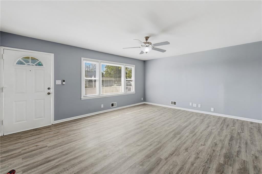 Photo 7 of 26 - 10004 E 38th Terrace, Kansas City, MO 64133