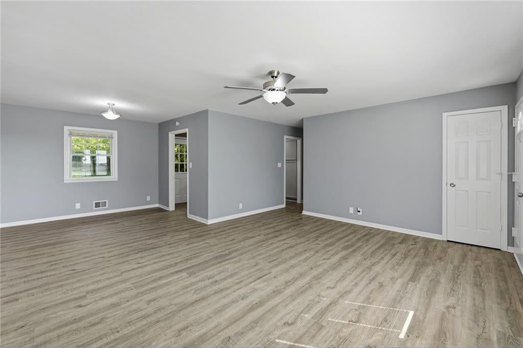 Photo 9 of 26 - 10004 E 38th Terrace, Kansas City, MO 64133
