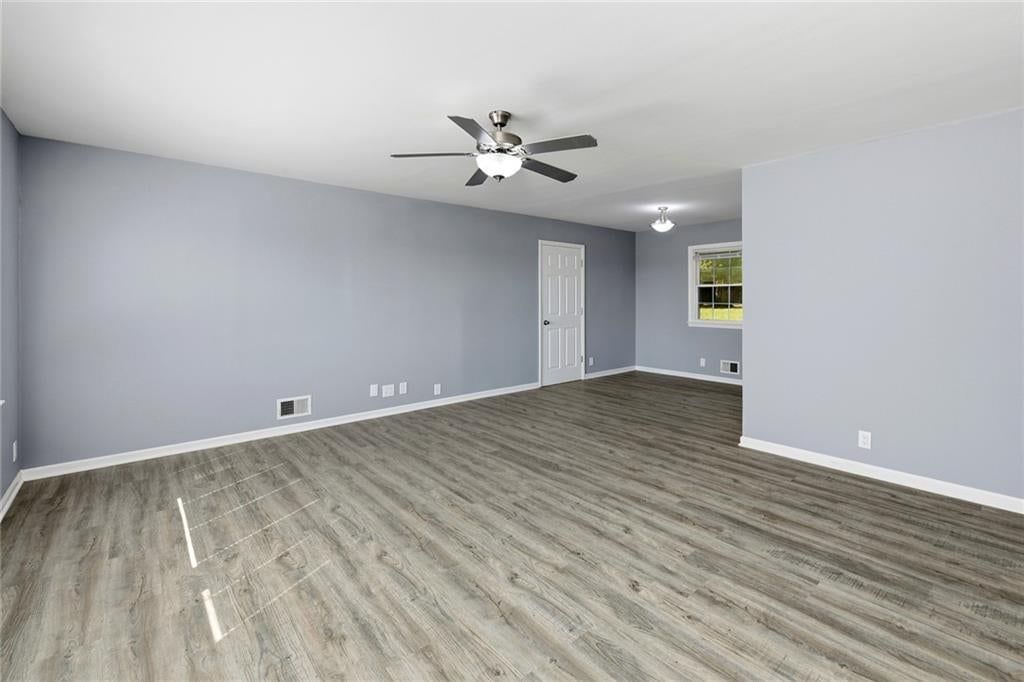 Photo 10 of 26 - 10004 E 38th Terrace, Kansas City, MO 64133