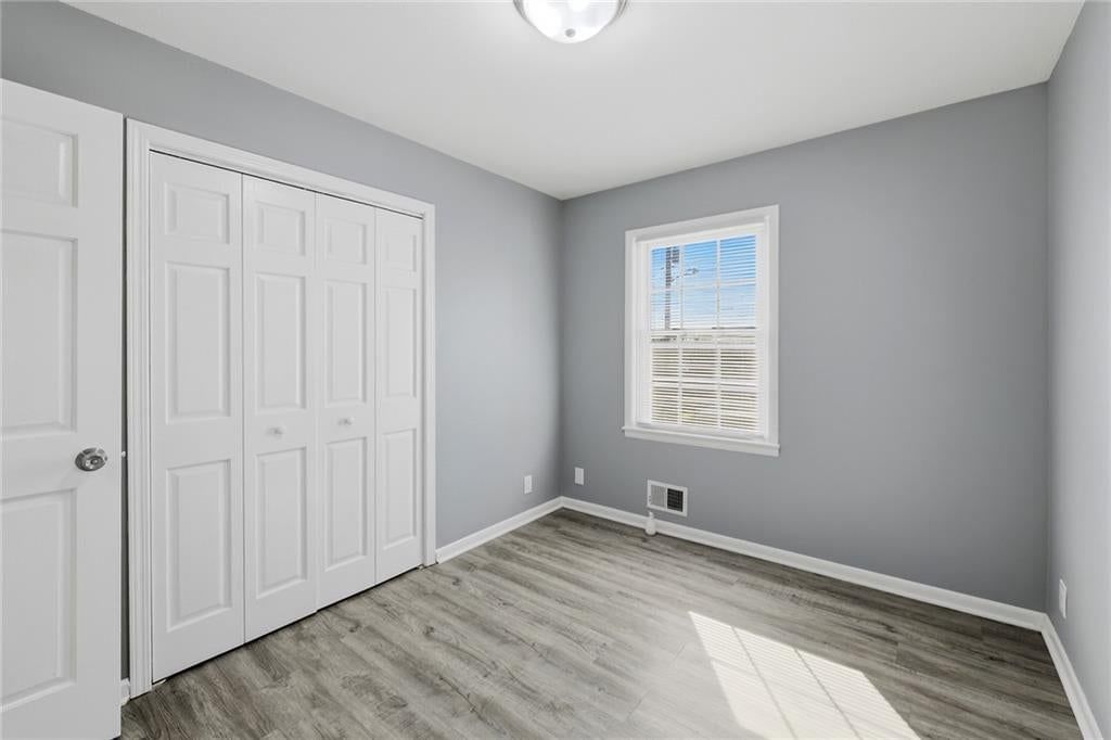 Photo 11 of 26 - 10004 E 38th Terrace, Kansas City, MO 64133