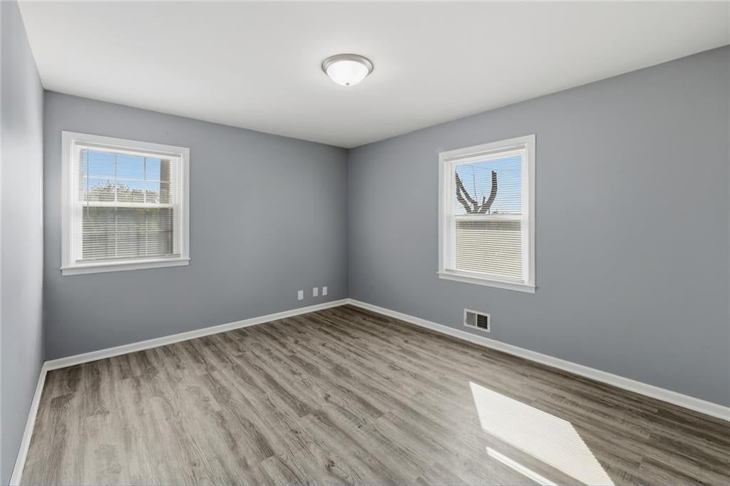 Photo 12 of 26 - 10004 E 38th Terrace, Kansas City, MO 64133