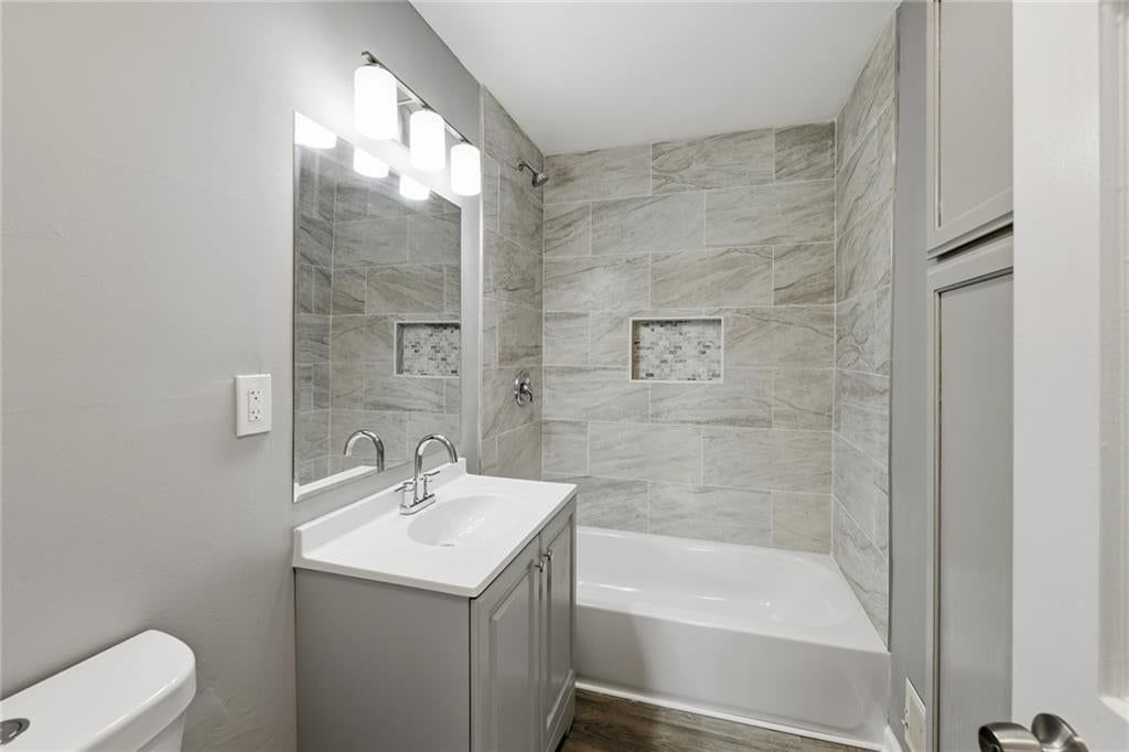 Photo 18 of 26 - 10004 E 38th Terrace, Kansas City, MO 64133