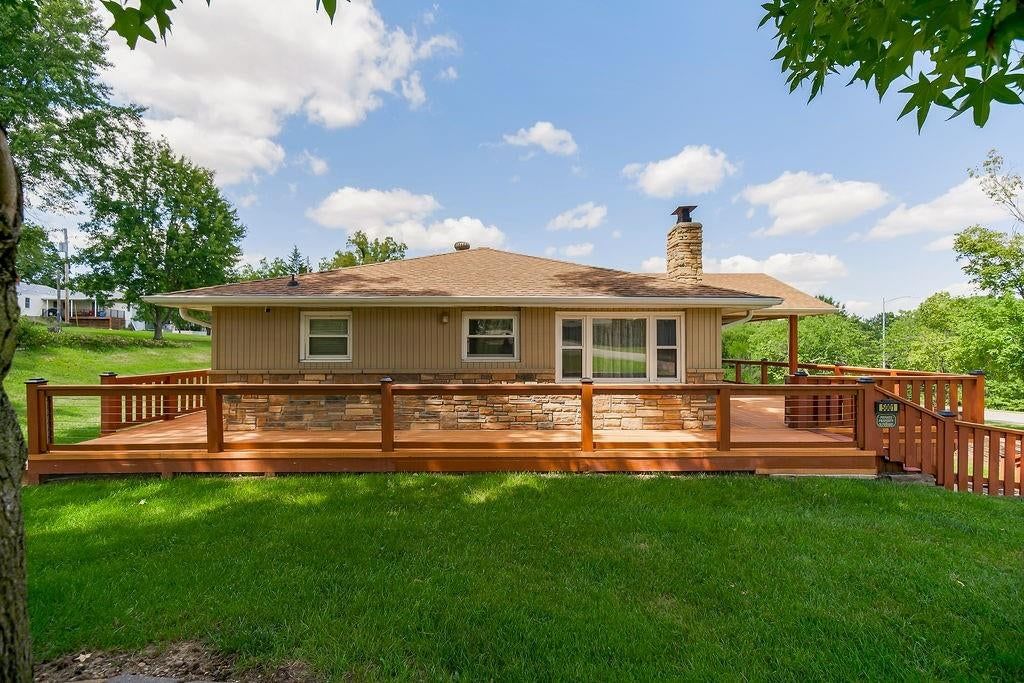 Photo 6 of 37 - 5001 NW High Drive, Riverside, MO 64150