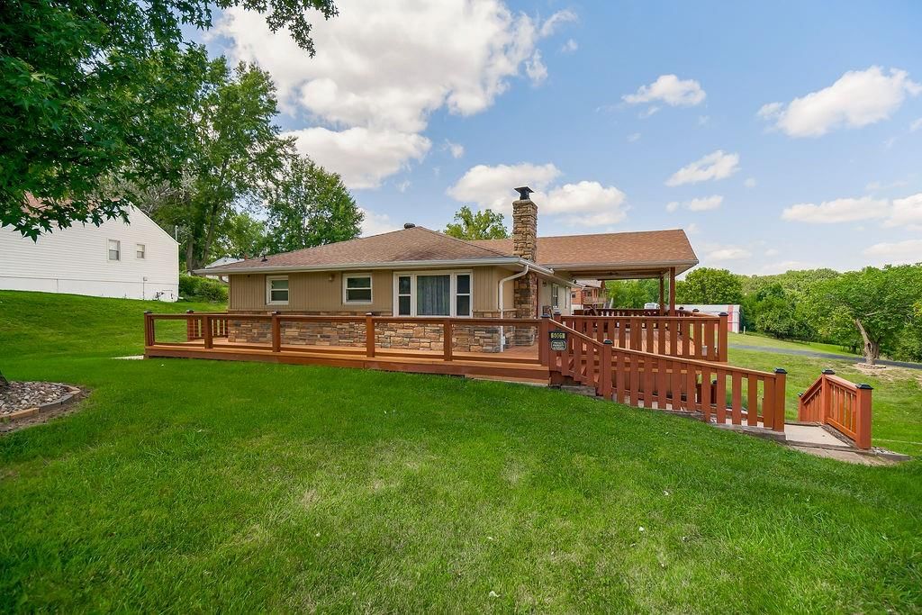 Photo 7 of 37 - 5001 NW High Drive, Riverside, MO 64150