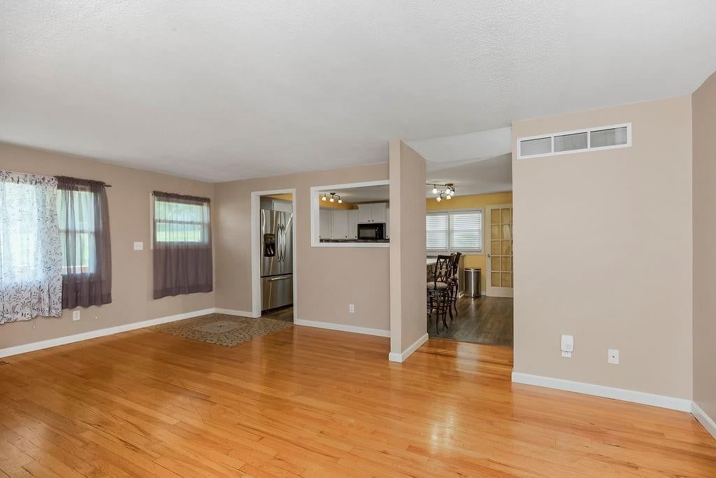 Photo 9 of 37 - 5001 NW High Drive, Riverside, MO 64150