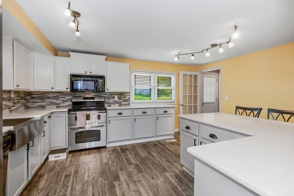 Photo 10 of 37 - 5001 NW High Drive, Riverside, MO 64150