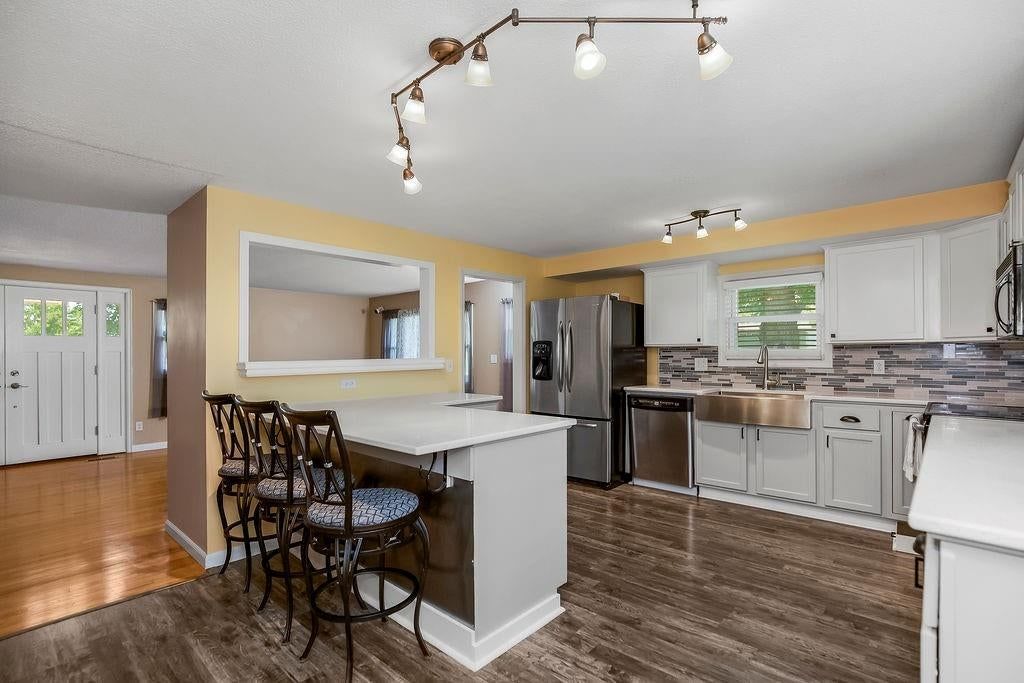 Photo 11 of 37 - 5001 NW High Drive, Riverside, MO 64150