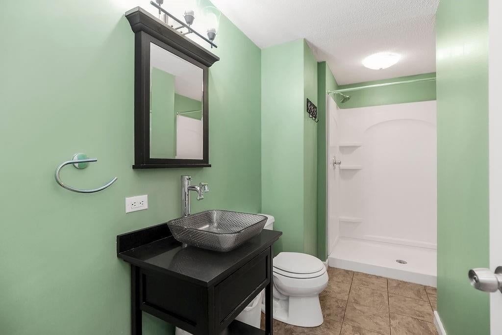 Photo 12 of 37 - 5001 NW High Drive, Riverside, MO 64150