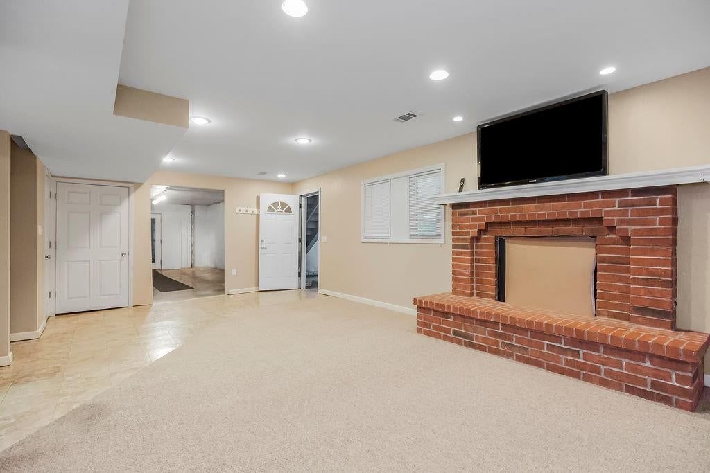 Photo 19 of 37 - 5001 NW High Drive, Riverside, MO 64150
