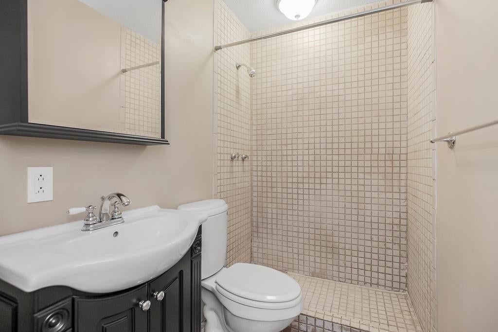 Photo 21 of 37 - 5001 NW High Drive, Riverside, MO 64150