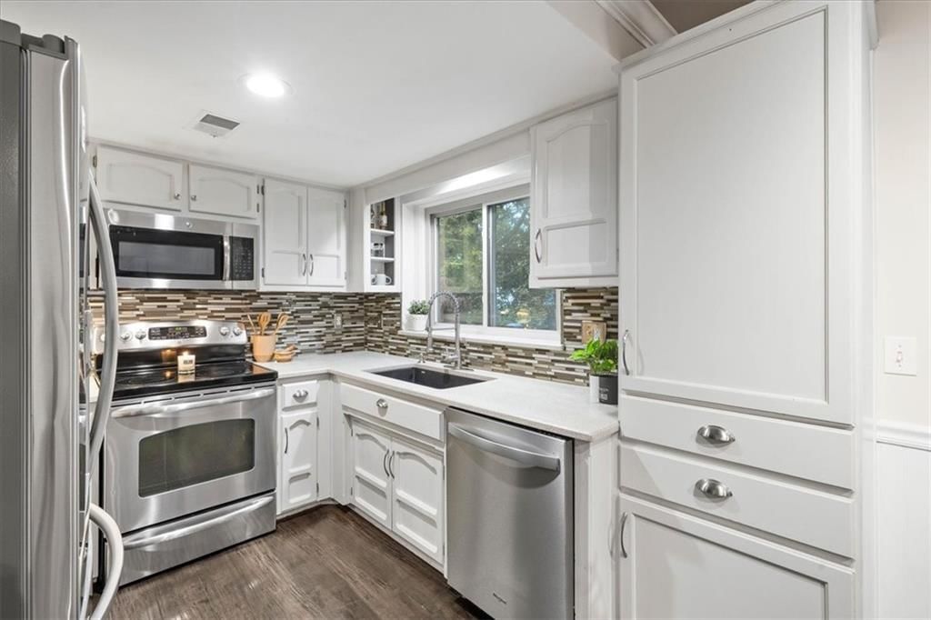 9410 Greenway Lane — photo 9