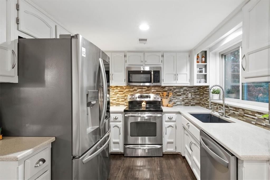 9410 Greenway Lane — photo 10