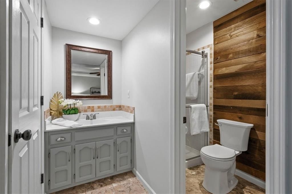 9410 Greenway Lane — photo 17