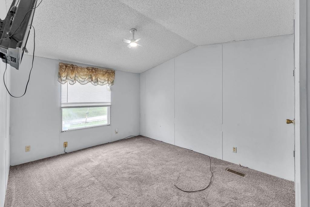 309 E Walnut Avenue — photo 15