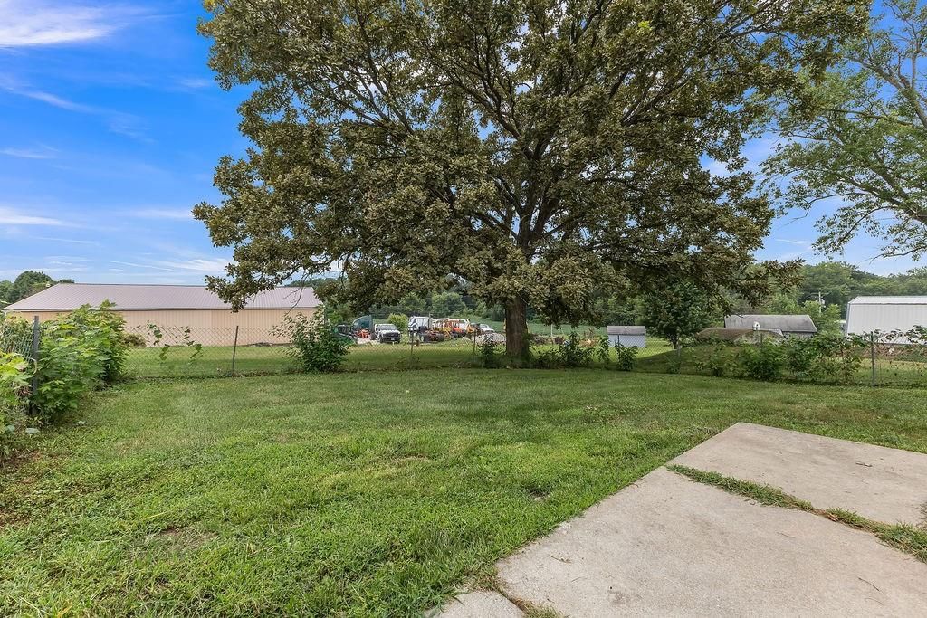 309 E Walnut Avenue — photo 16