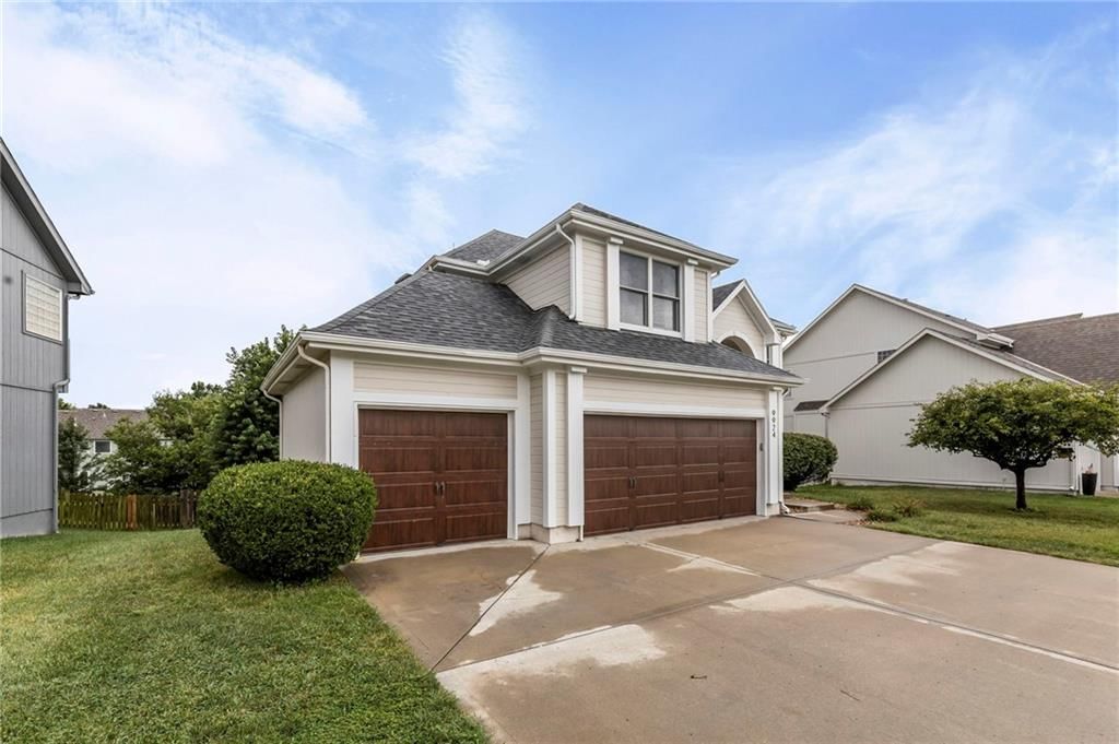 9924 N Marsh Avenue, Kansas City, MO: listing photo 3