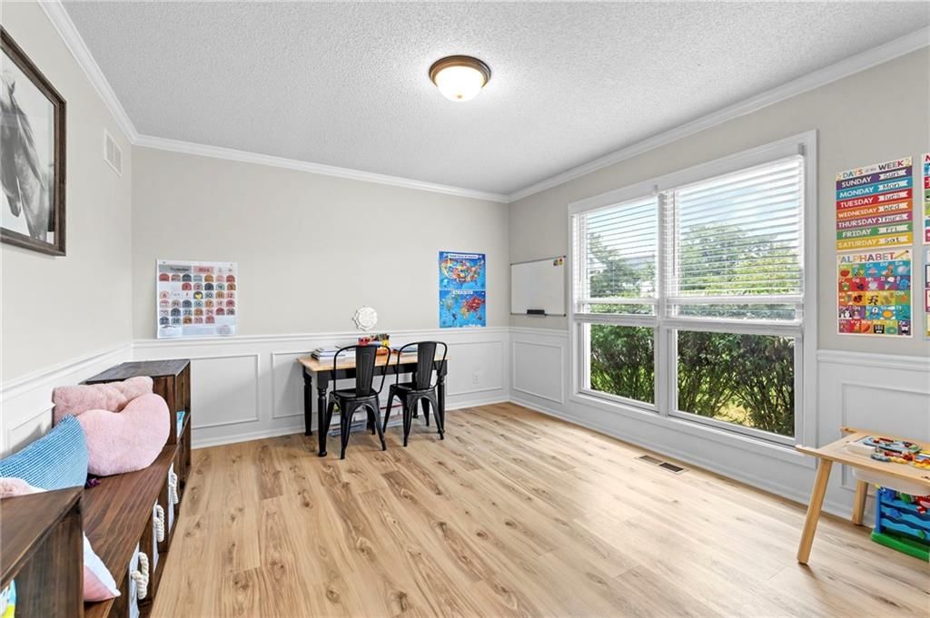 Photo 5 of 46 - 9924 N Marsh Avenue, Kansas City, MO 64157