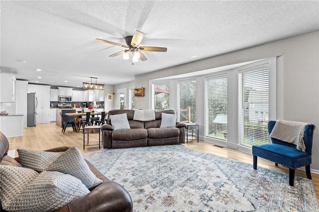 Photo 8 of 46 - 9924 N Marsh Avenue, Kansas City, MO 64157