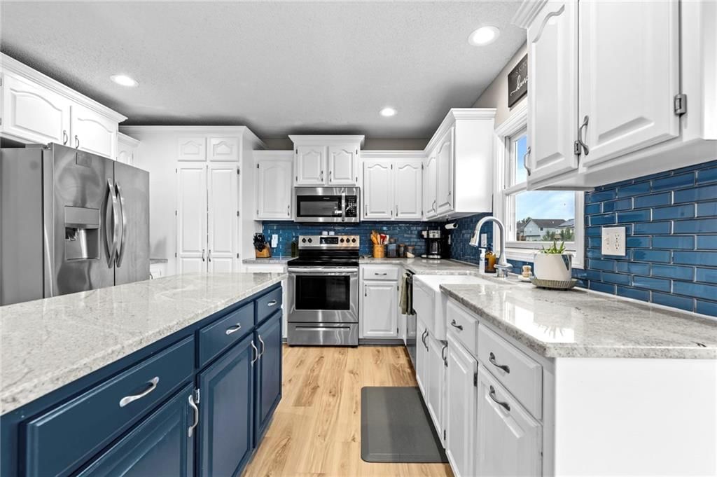 Photo 14 of 46 - 9924 N Marsh Avenue, Kansas City, MO 64157
