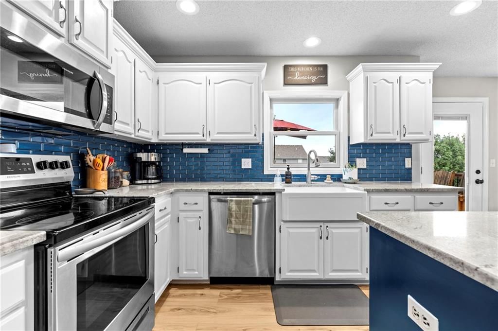 Photo 15 of 46 - 9924 N Marsh Avenue, Kansas City, MO 64157
