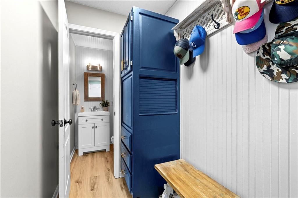 Photo 18 of 46 - 9924 N Marsh Avenue, Kansas City, MO 64157