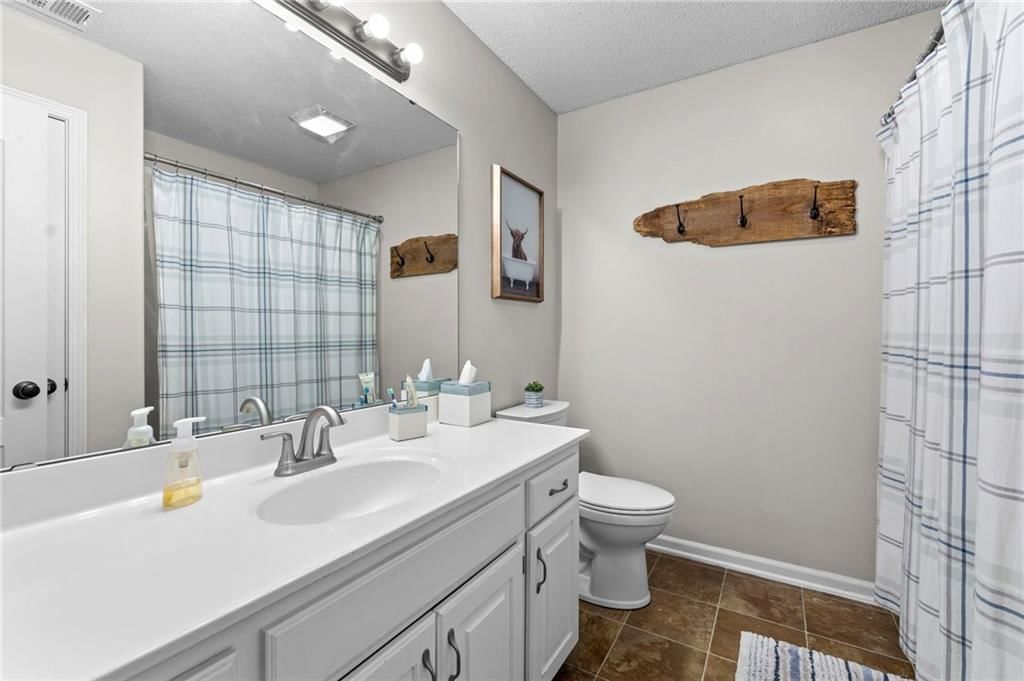 Photo 22 of 46 - 9924 N Marsh Avenue, Kansas City, MO 64157