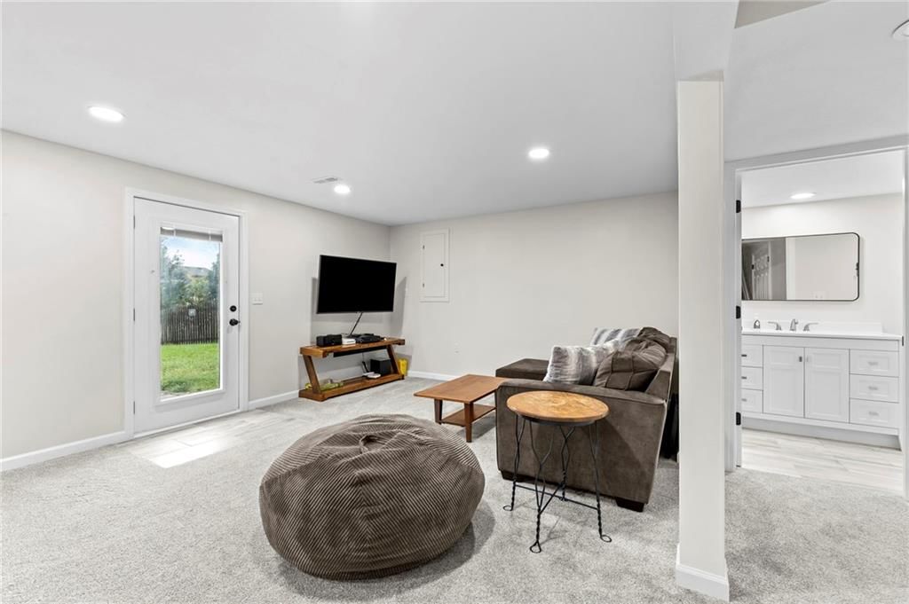 Photo 34 of 46 - 9924 N Marsh Avenue, Kansas City, MO 64157
