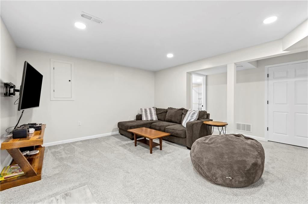 Photo 38 of 46 - 9924 N Marsh Avenue, Kansas City, MO 64157
