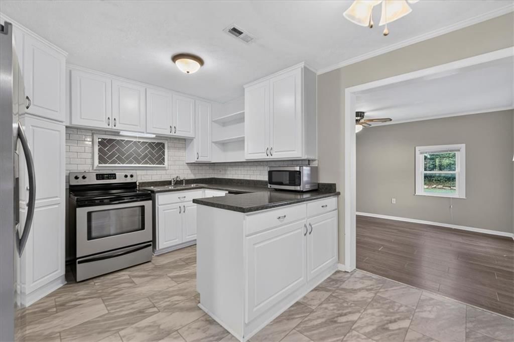 11501 W 68th Street, Shawnee, KS: listing photo 2