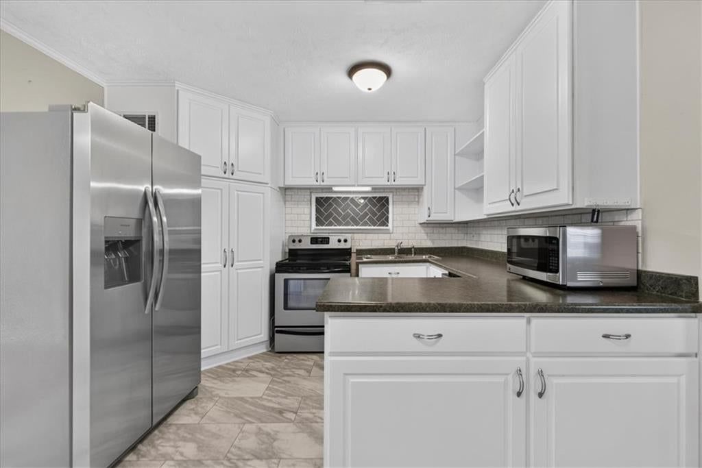 Photo 14 of 51 - 11501 W 68th Street, Shawnee, KS 66203
