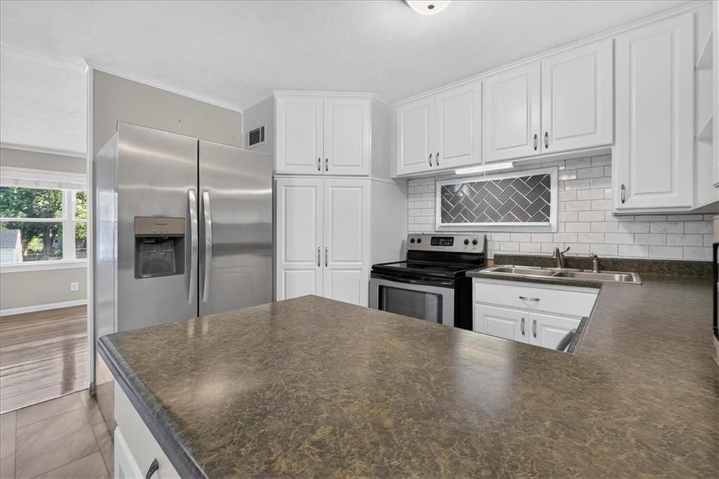 Photo 15 of 51 - 11501 W 68th Street, Shawnee, KS 66203