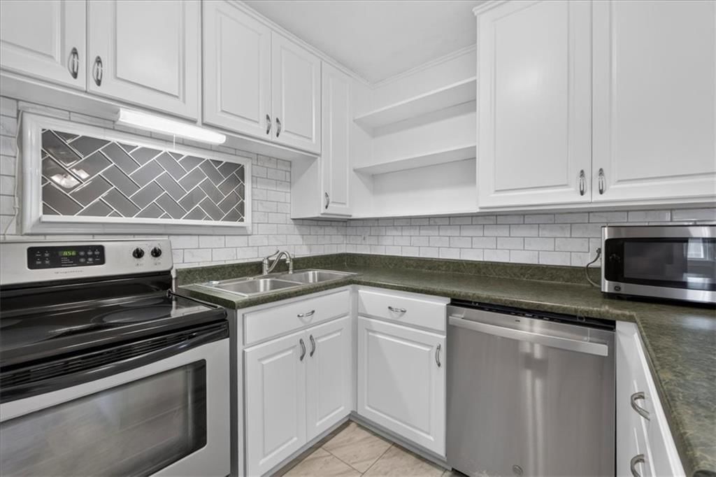 Photo 16 of 51 - 11501 W 68th Street, Shawnee, KS 66203