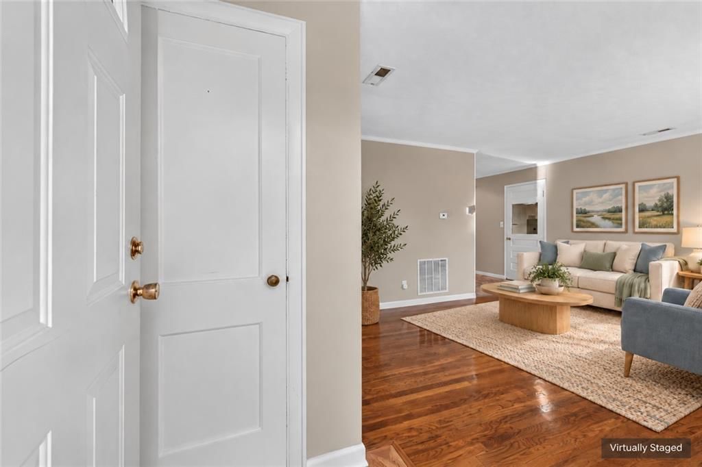 11501 W 68th Street, Shawnee, KS: listing photo 3