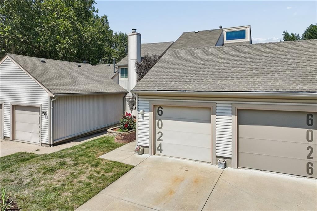 6024 N Kansas Avenue, Kansas City, MO: listing photo 2