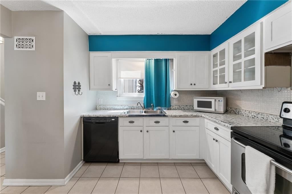 Photo 13 of 52 - 6024 N Kansas Avenue, Kansas City, MO 64119